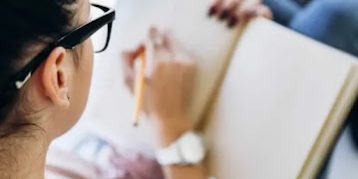 19.Crafting-an-Unforgettable-College-Essay_-825×510.webp